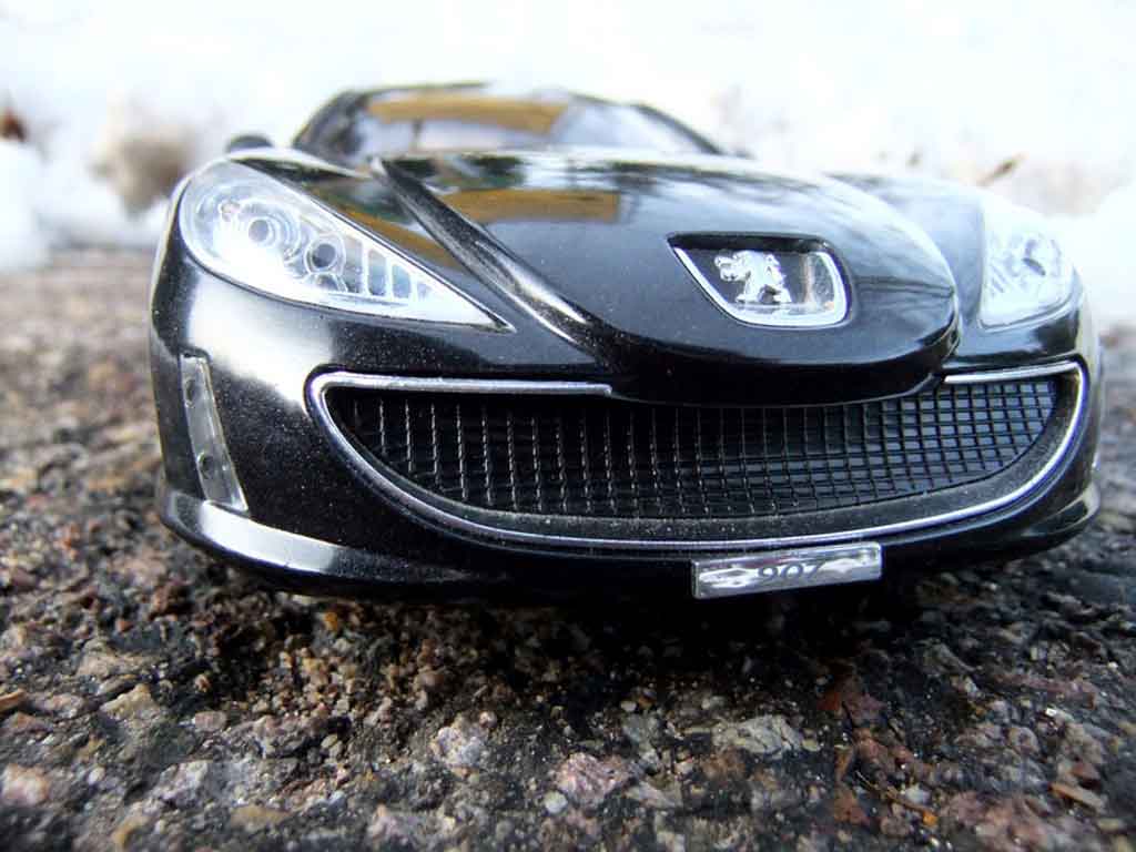 Peugeot 907 Concept car 2004 1/18 Burago