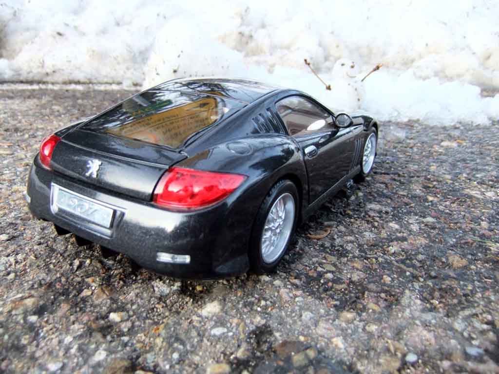 Peugeot 907 Concept car 2004 1/18 Burago