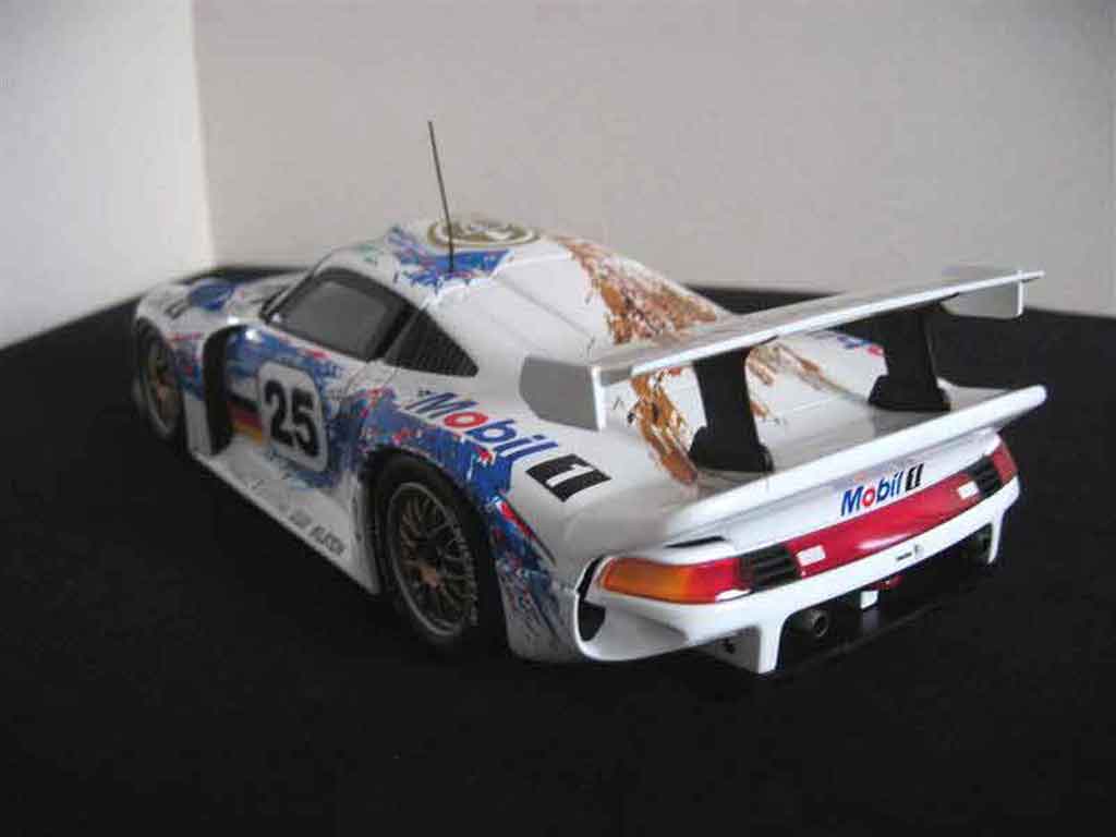 Porsche 911 GT1 le mans 96 #25 mobil 1 1/18 Ut Models