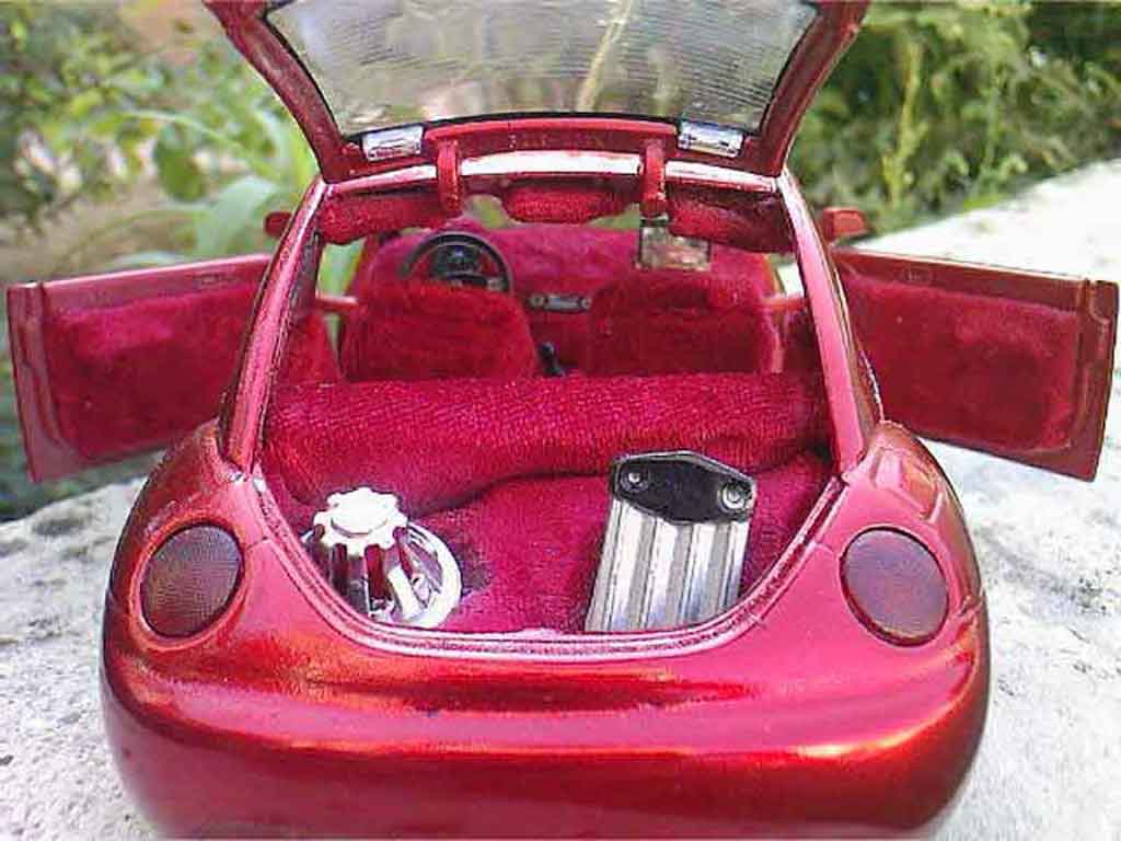 Volkswagen New Beetle Base low rider 1/18 Burago