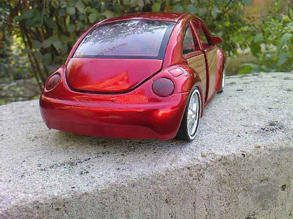 Volkswagen New Beetle Base low rider 1/18 Burago