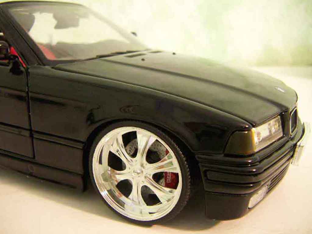 Bmw 325 Cabriolet E36 zwart jantes 18 pouces 1/18 Maisto