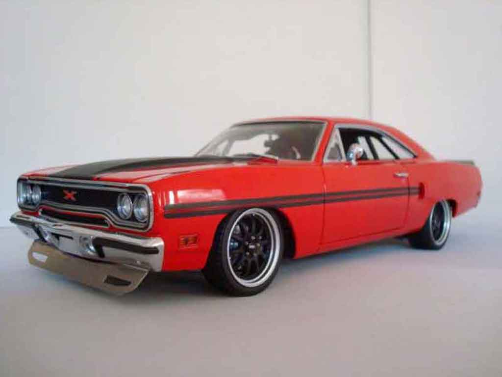 Plymouth GTX Base 426 hemi gtx in rallye red 1/18 GMP
