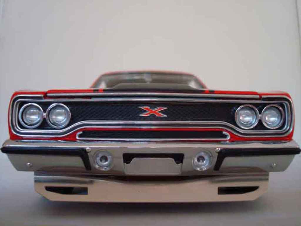 Plymouth GTX Base 426 hemi gtx in rallye red 1/18 GMP