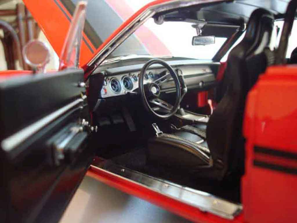 Plymouth GTX Base 426 hemi gtx in rallye red 1/18 GMP
