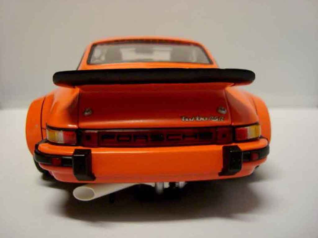 Porsche 934 RSR Turbo oranje 1/18 Exoto
