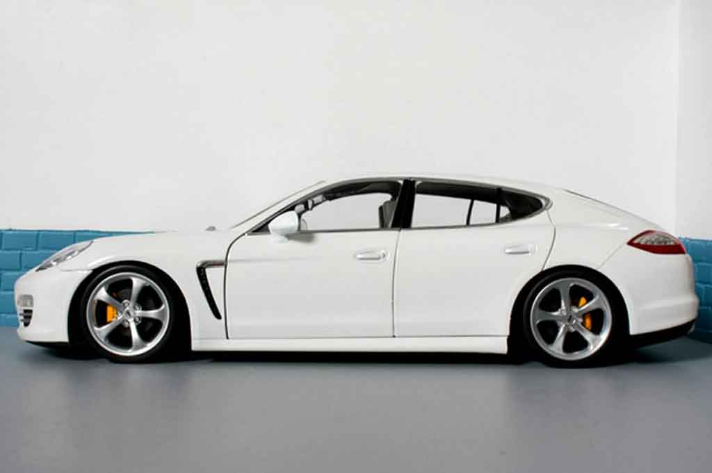 Porsche Panamera 4S wit 1/18 Norev