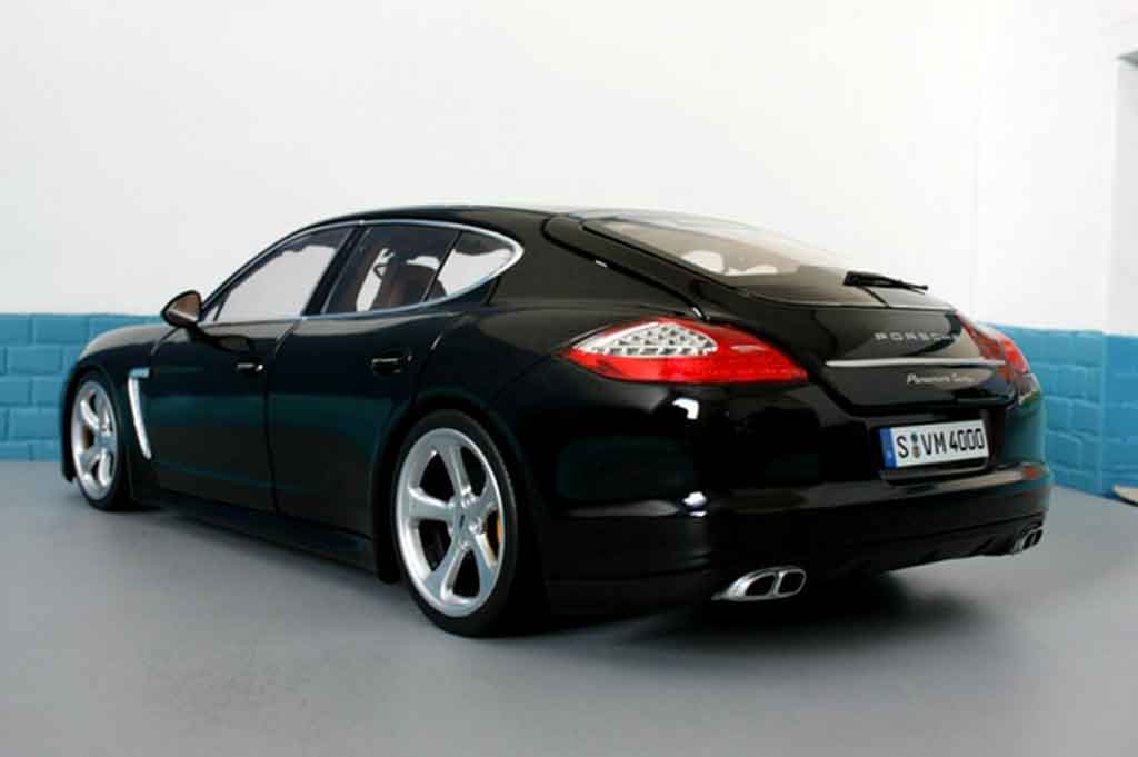 Porsche Panamera Turbo S zwart 1/18 Norev