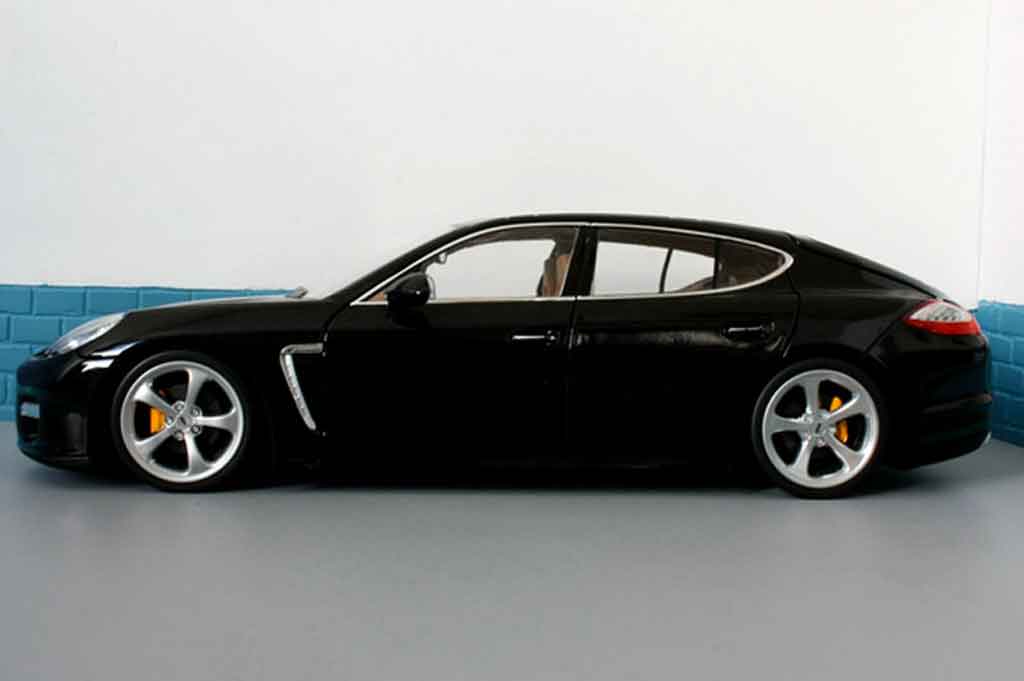 Porsche Panamera Turbo S zwart 1/18 Norev