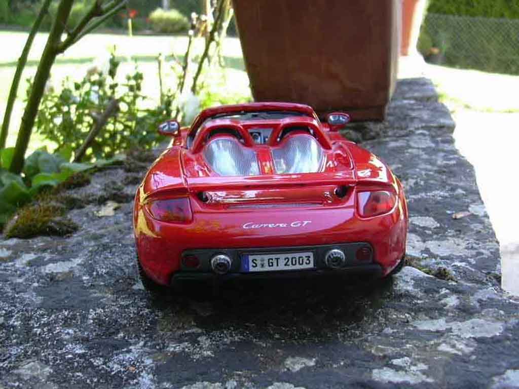Porsche Carrera GT Base rood 1/18 Maisto