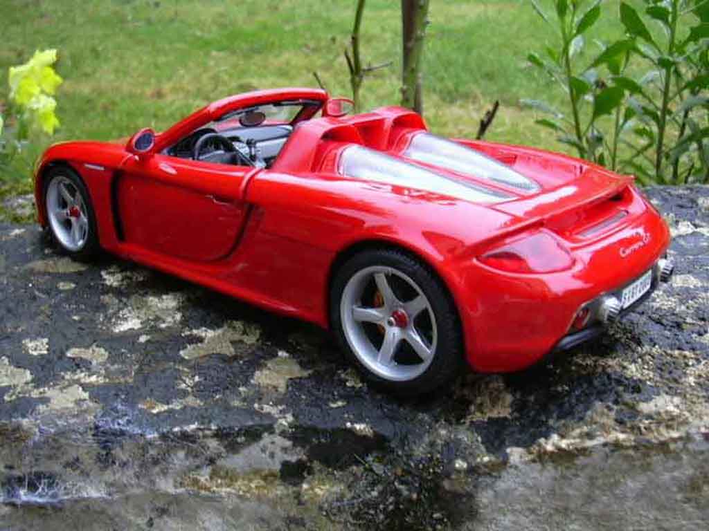 Porsche Carrera GT Base rood 1/18 Maisto