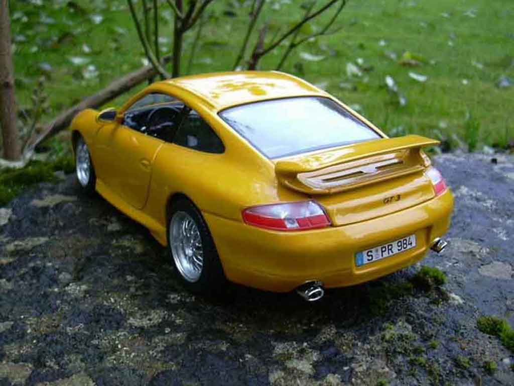 Porsche 996 GT3 1/18 Burago GT3 99 geel modelauto