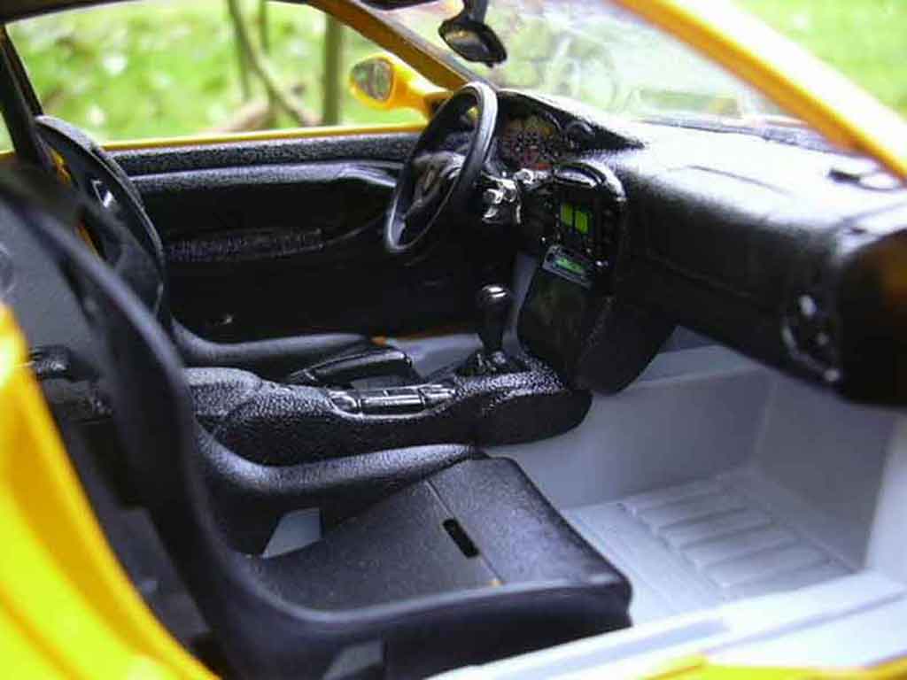 Porsche 911 GT3 99 geel 1/18 Burago