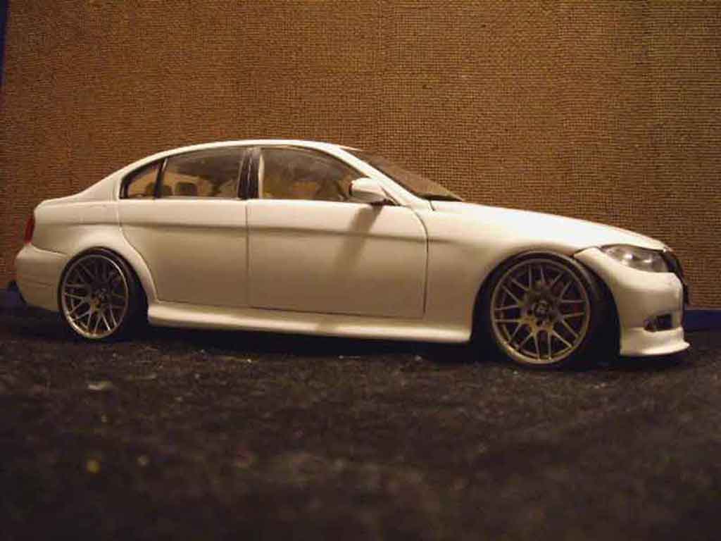 Bmw 330 tuning E90 jantes csl ligne echappement 1/18 Welly