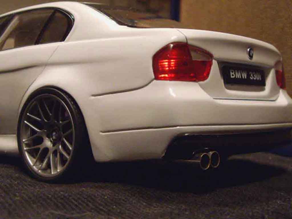Bmw 330 E90 1/18 Welly E90 jantes csl ligne echappement modelauto