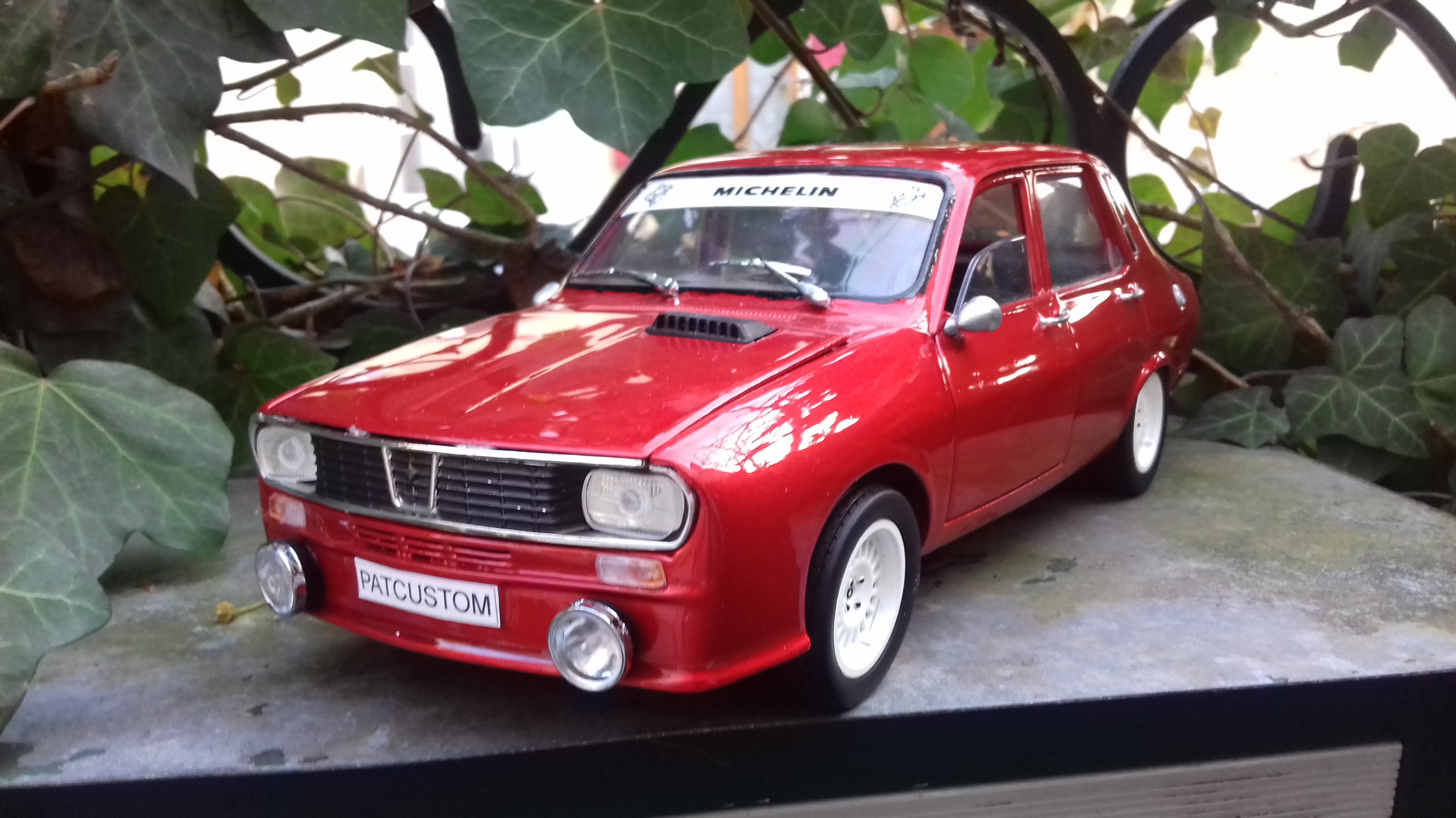 Renault 12 Gordini 1/18 Solido Gordini kit carrosserie antibrouillard rood modelauto