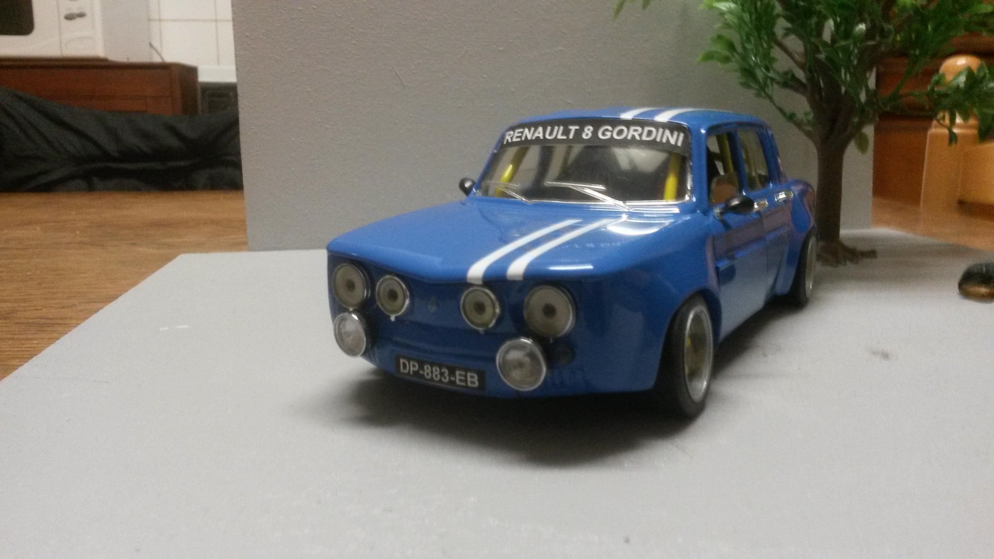 Renault 8 Gordini 1/18 Burago Gordini blauw kit large groupe A modelauto
