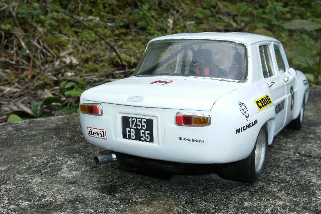 Renault 8 Gordini wit jantes larges et kit carrosserie dinacar 1/18 Solido
