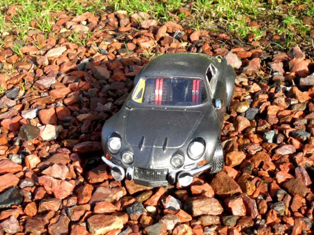 Alpine A110 1/18 Burago 1800 s grijs modelauto