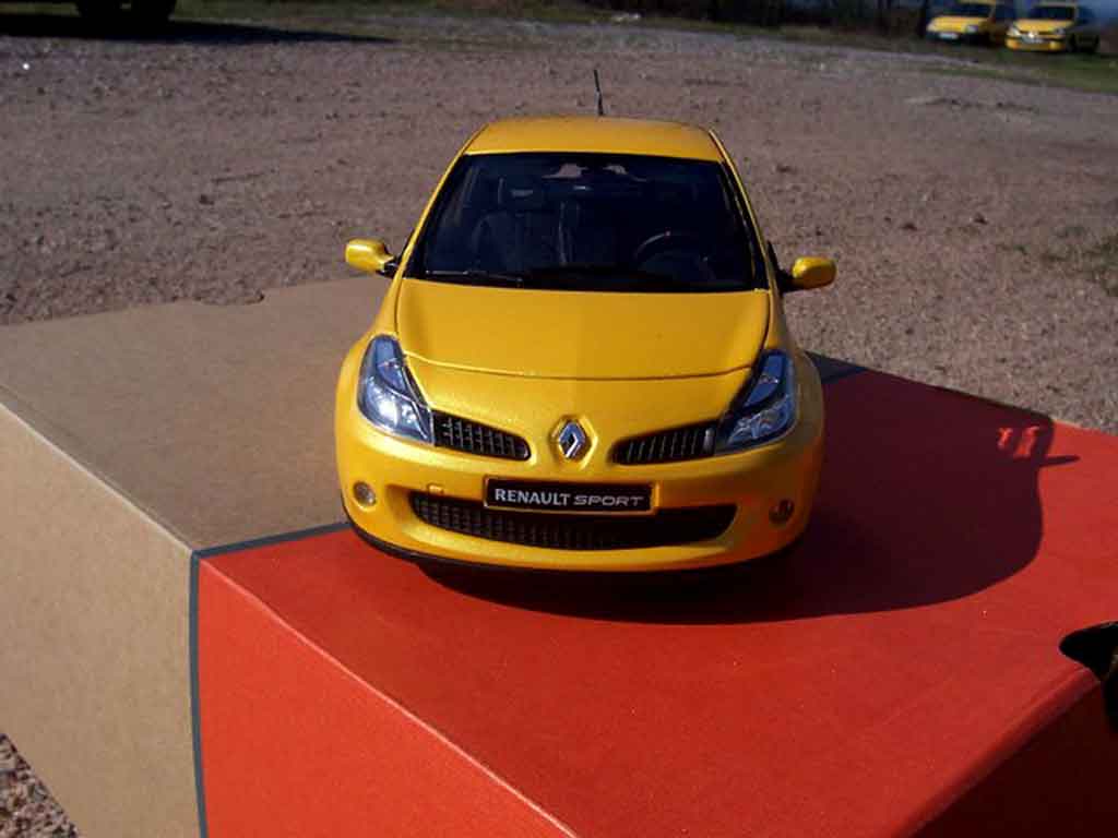 Renault Clio 3 RS geel sirius 1/18 Solido