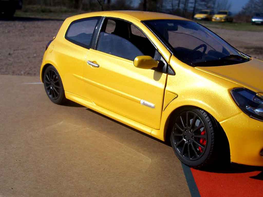 Renault Clio 3 RS geel sirius 1/18 Solido