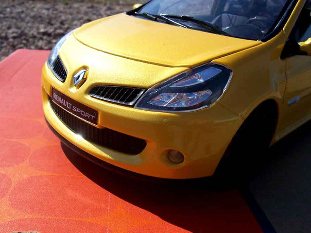 Renault Clio 3 RS geel sirius 1/18 Solido