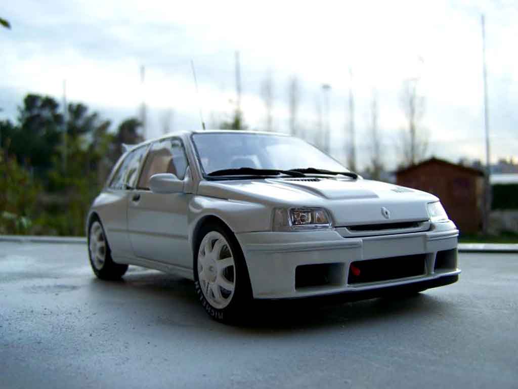 Renault Clio Maxi 1/18 Ottomobile Maxi wit modelauto