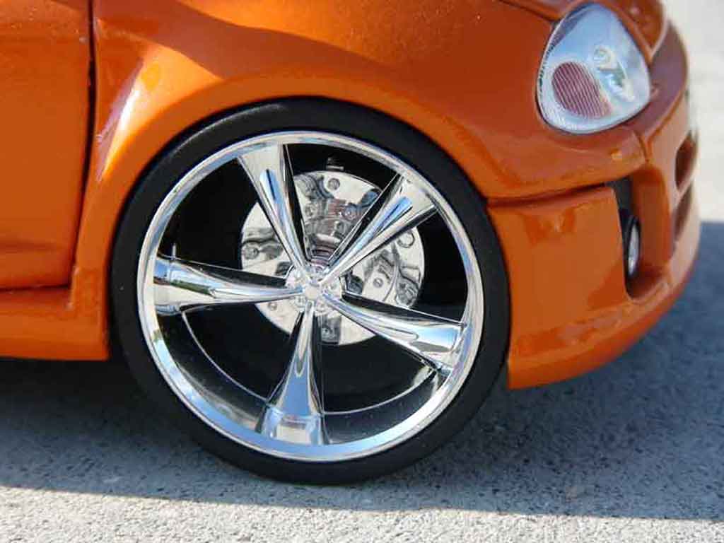 Renault Clio V6 oranje 1/18 Universal Hobbies