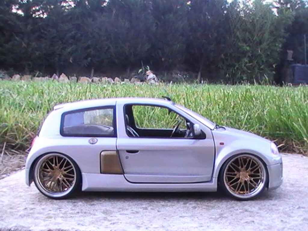 Renault Clio V6 williams 1/18 Universal Hobbies