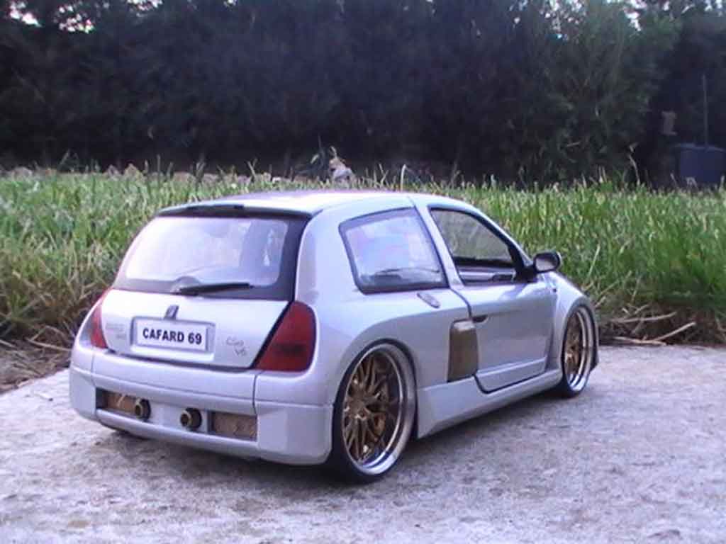 Renault Clio V6 williams 1/18 Universal Hobbies
