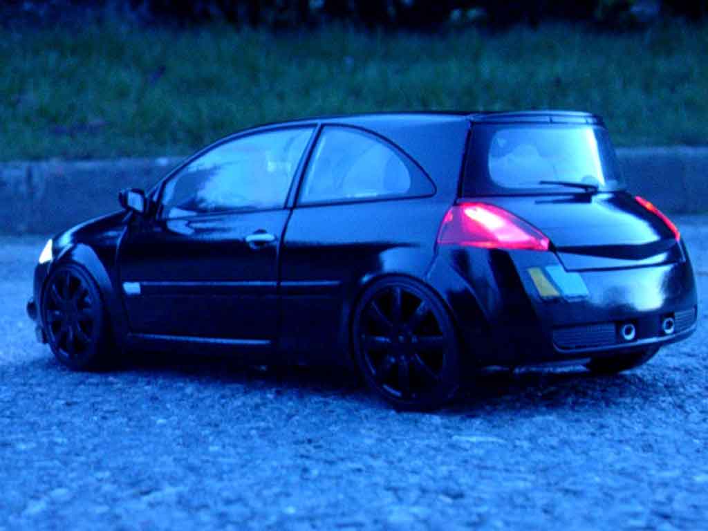 Renault Megane Sport rs f1 team zwart kit xenon 1/18 Burago
