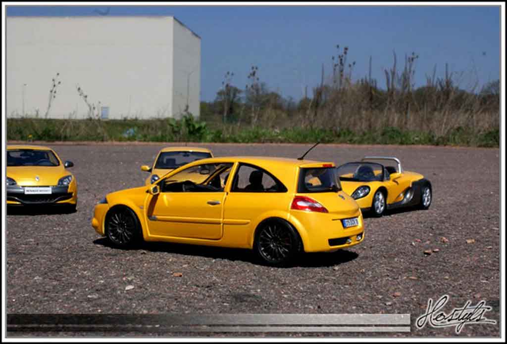 Renault Megane Sport rs geel siryus 1/18 Burago