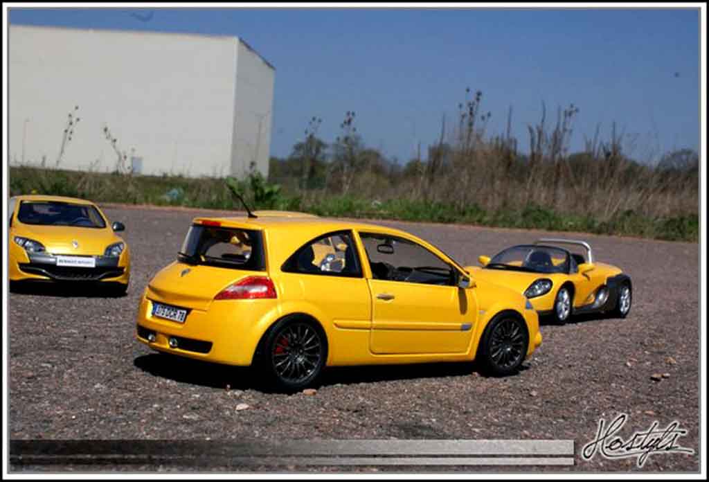 Renault Megane Sport rs geel siryus 1/18 Burago