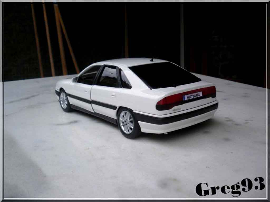 Renault Safrane Biturbo 1/18 Solido