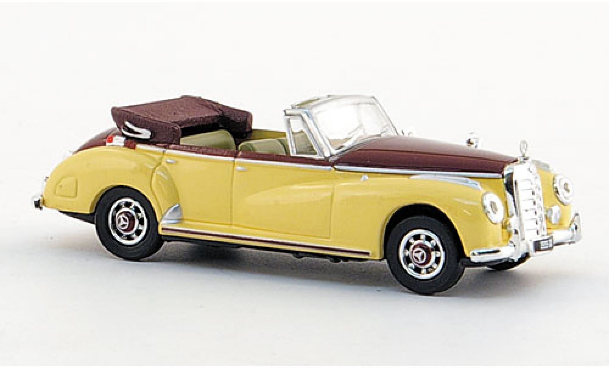 Mercedes 300 1/87 Ricko C Cabriolet beige/rood 1955 modelauto