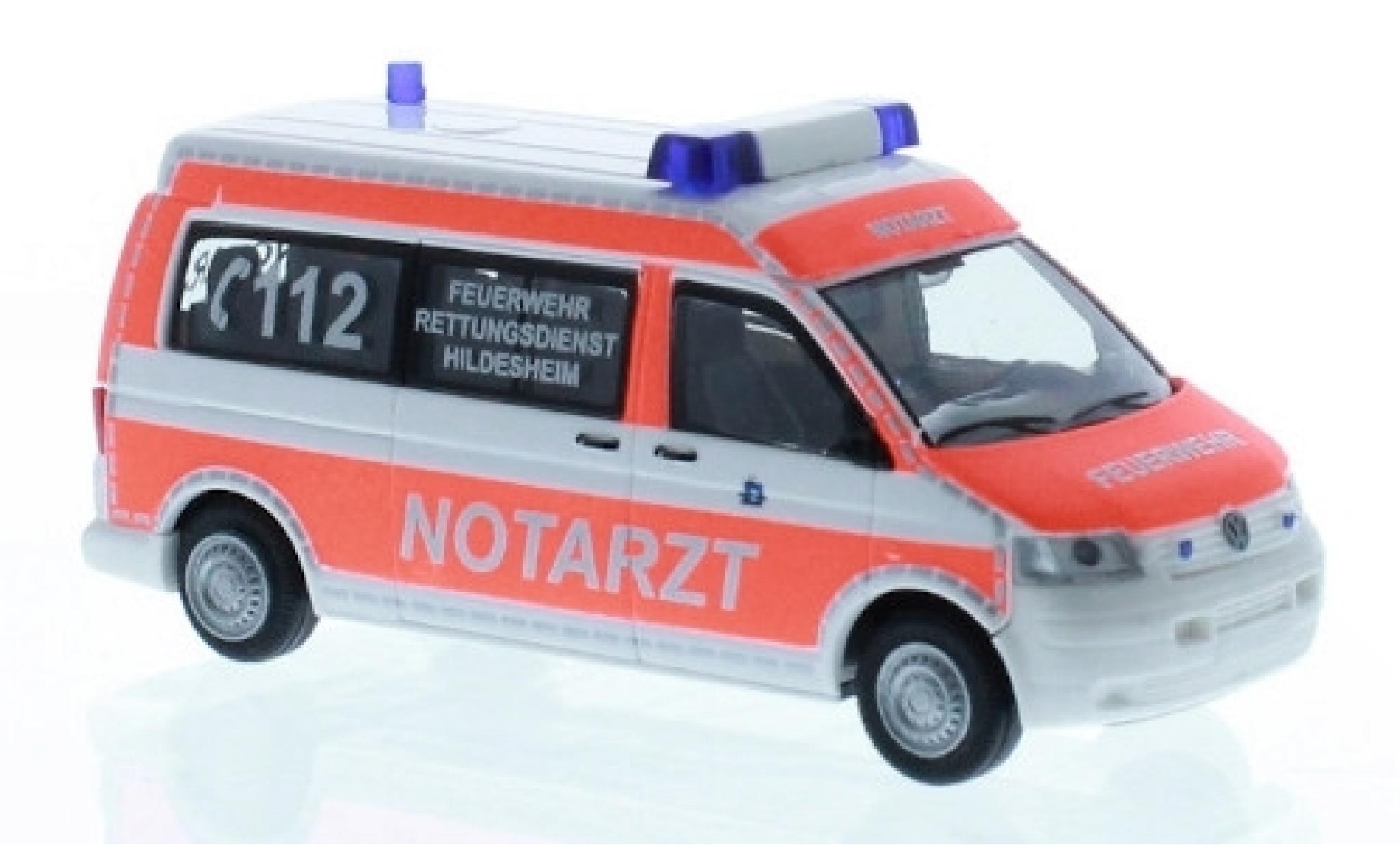 Volkswagen T5 1/87 Rietze Brandweer Hildesheim 2003 m&eacute;decin d modelauto