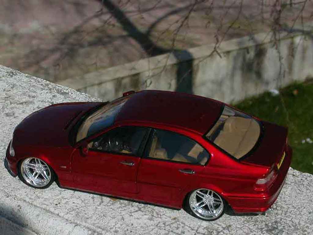 Bmw 328 tuning E46 rood candy et jantes chromes 1/18 Welly