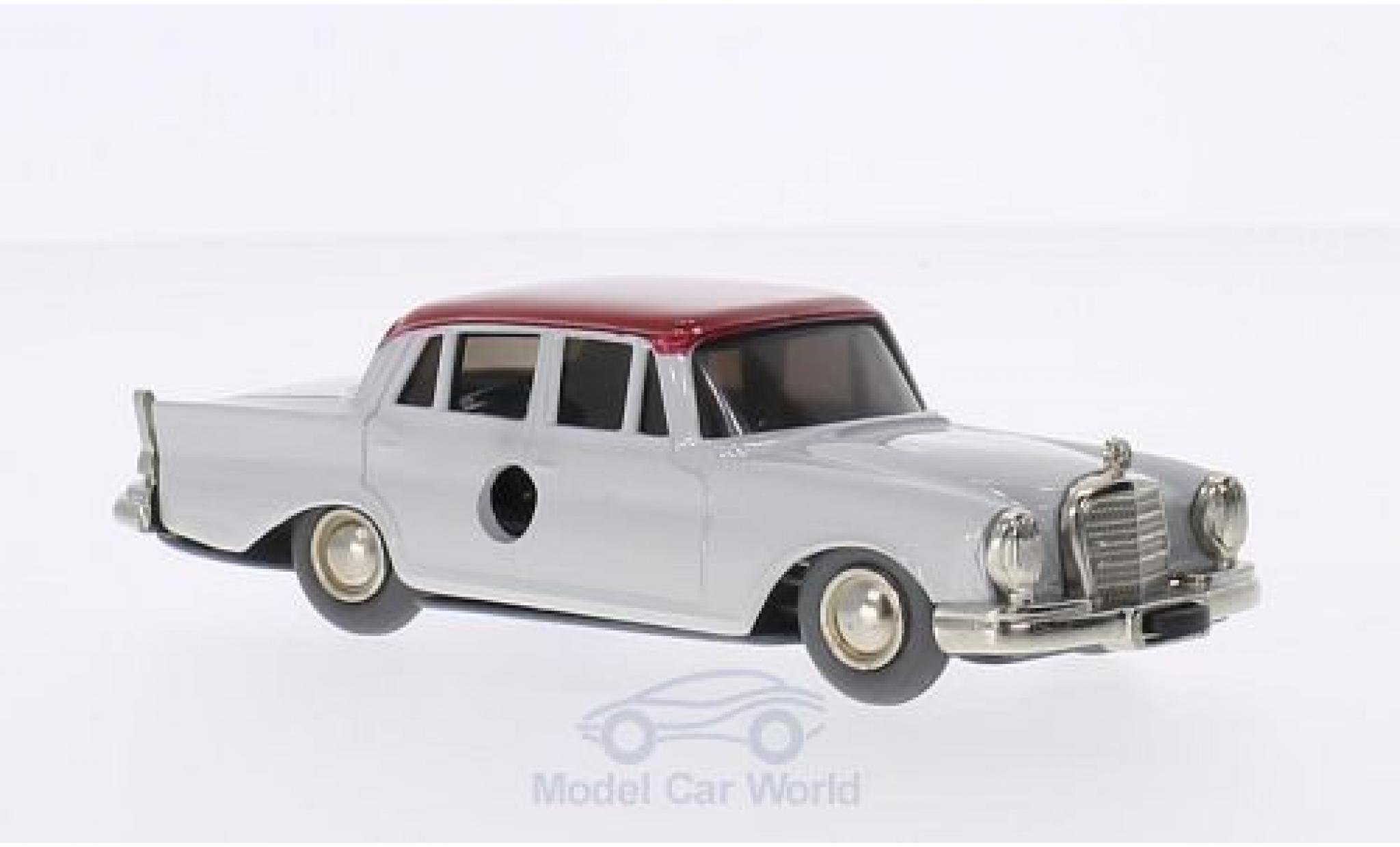 Mercedes 220 1/0 Schuco SE grijs/rood Micro Raceer modelauto