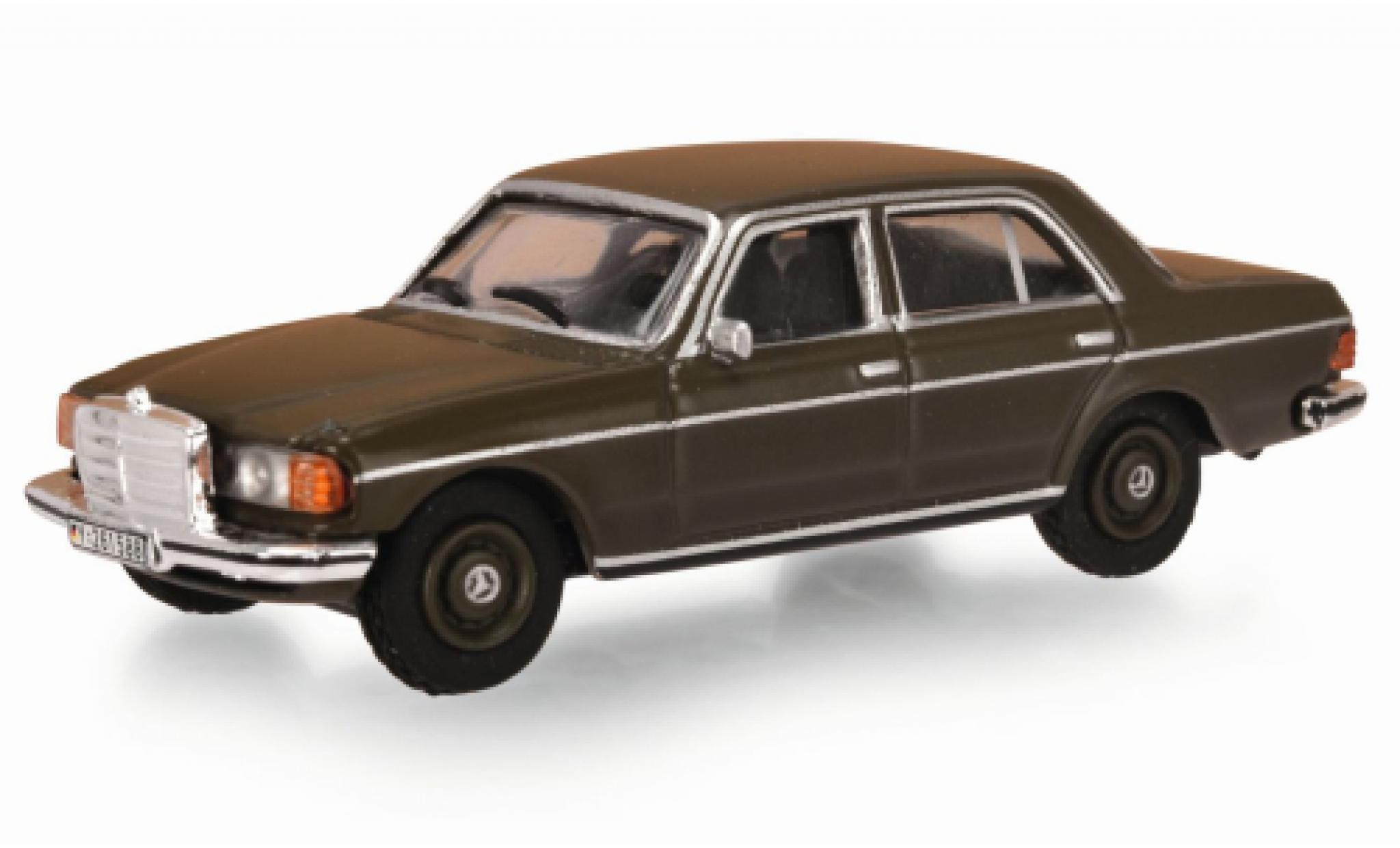 Mercedes 230 1/87 Schuco E (W123) Bundeswehr modelauto