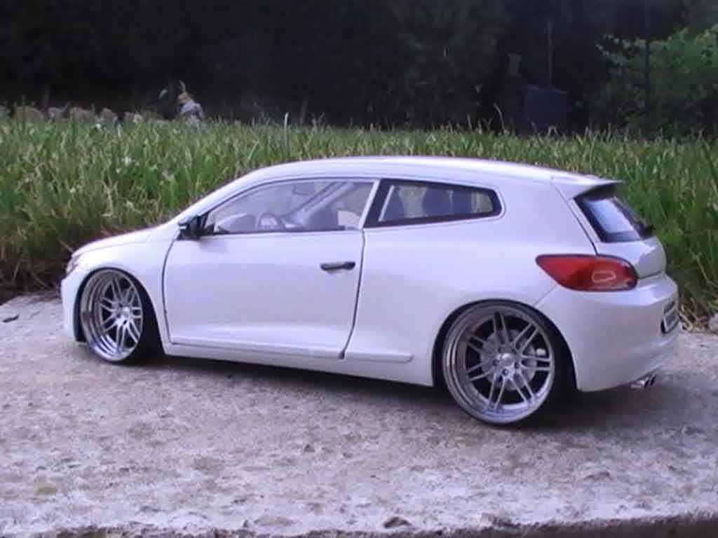 Volkswagen Scirocco R 3 wit jantes 19 pouces 1/18 Norev