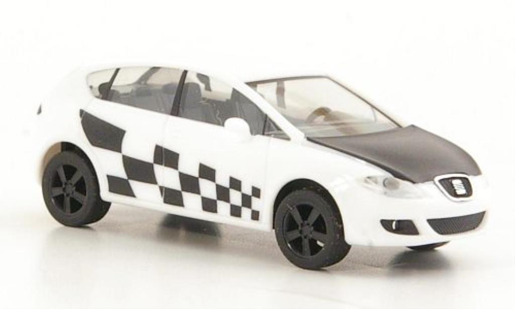 Seat Leon 1/87 Herpa Showcar wit/mattzwart modelauto