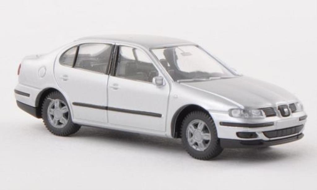 Seat Toledo 1/87 AWM II grijs modelauto