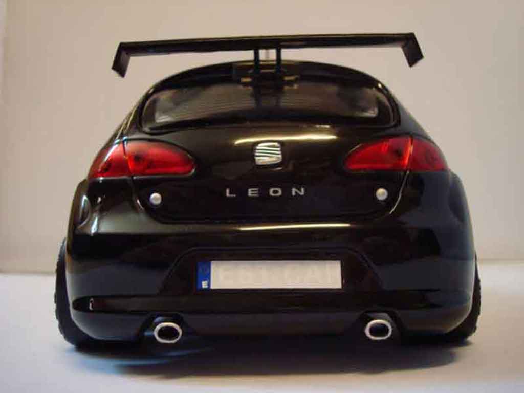 Seat Leon WTCC test car zwart 1/18 Guiloy