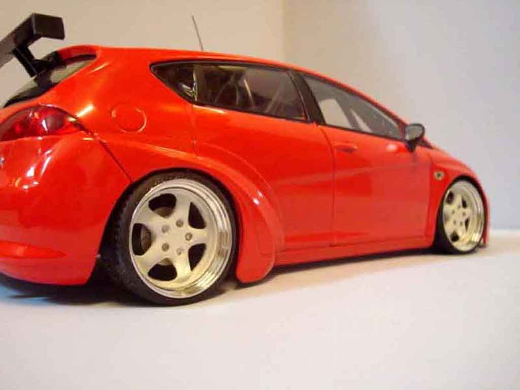 Seat Leon WTCC rood 1/18 Guiloy