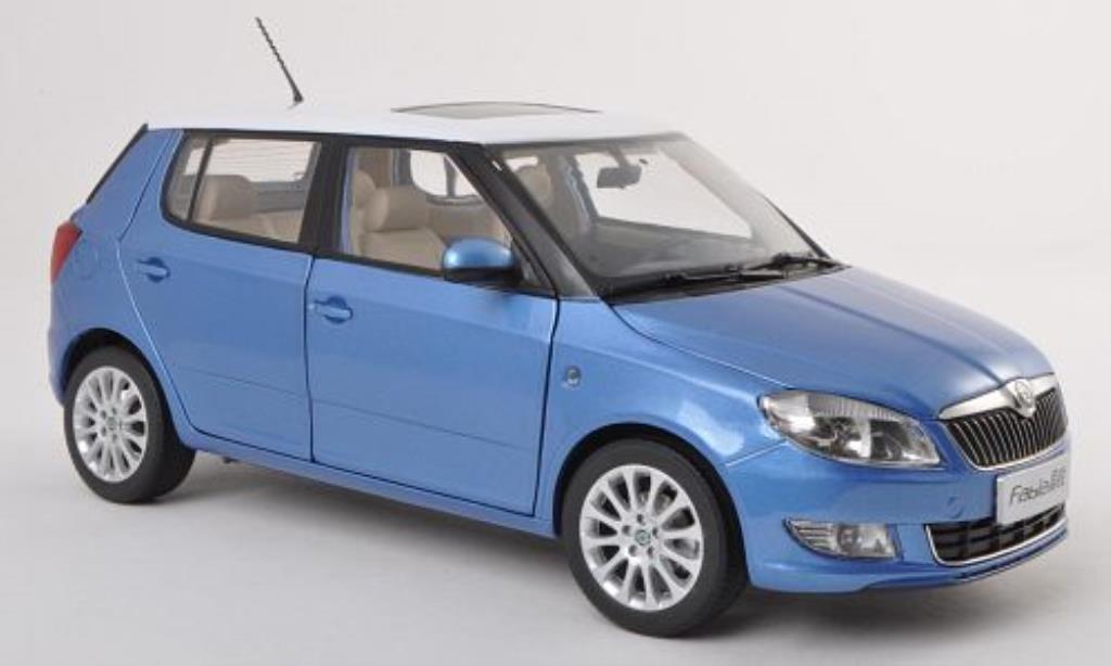 Skoda Fabia II 1/18 Paudi II blauw/wit 2008 modelauto