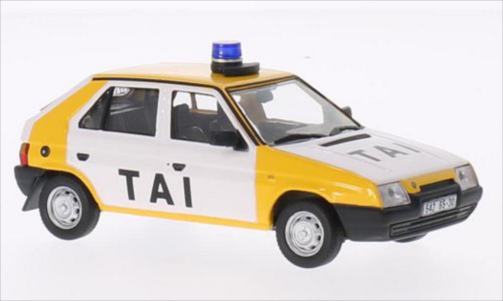 Skoda Favorit 1/43 Abrex Tai Praha (rundes blauwlicht) wit/geel 1987 modelauto