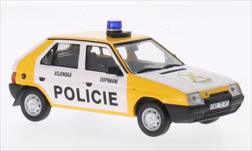 Skoda Favorit 1/43 Abrex Vojenska Dopravni Policie 1992 wit/geel 1987 modelauto