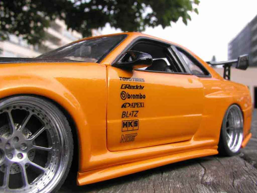Nissan Skyline R34 gt aileron et capot carbone r 1/18 Autoart