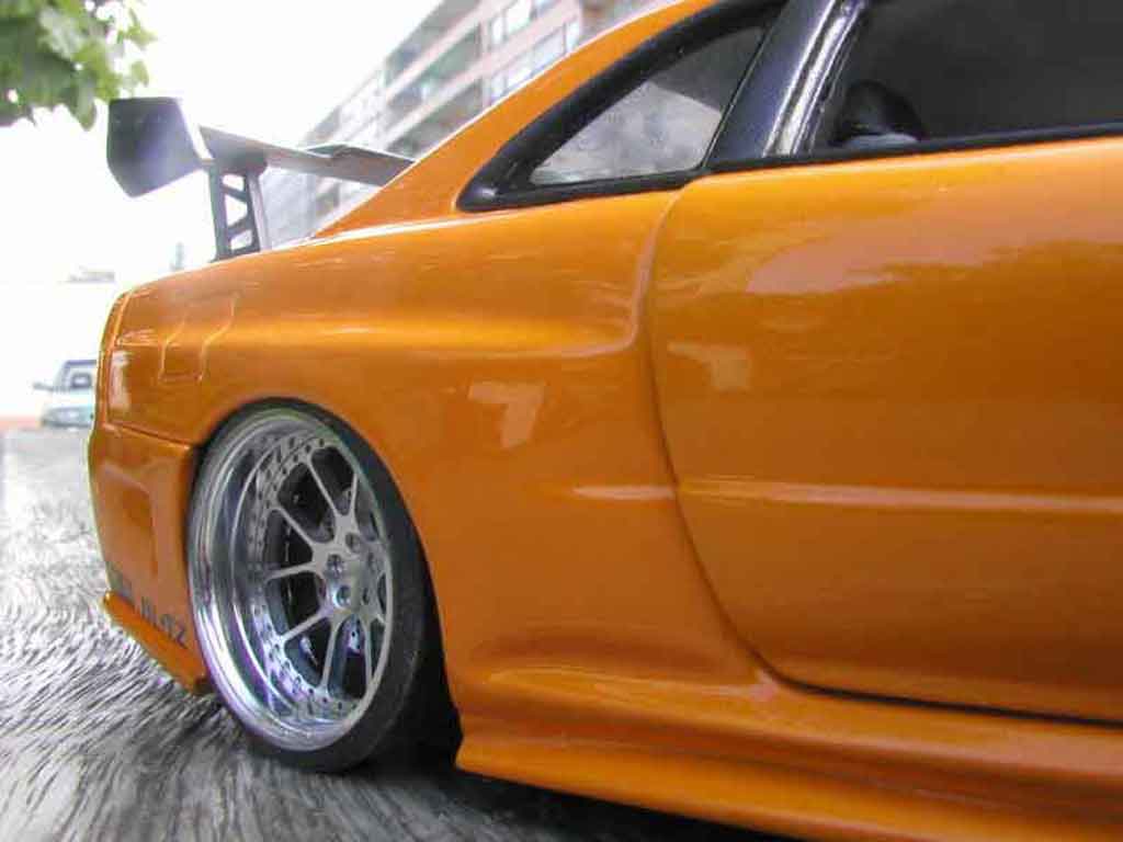 Nissan Skyline R34 gt aileron et capot carbone r 1/18 Autoart