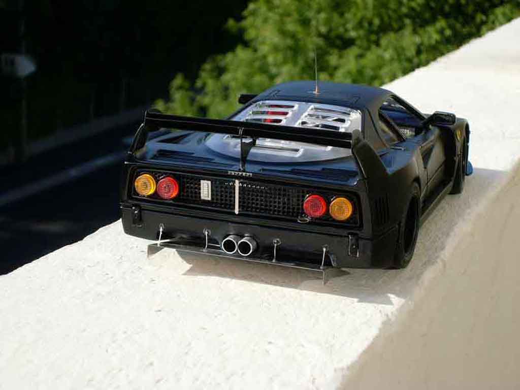 Ferrari F40 LM zwart 1/18 Polistil